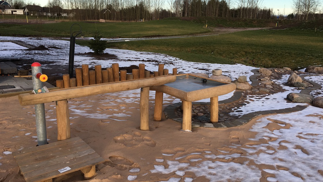 Anläggning av skolgården på Baggeboskolan i februari 2020.