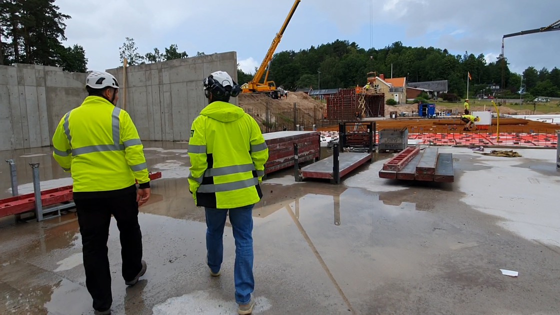 Arbete med bottenplattan och stödjande väggar på Ransbergs skola.