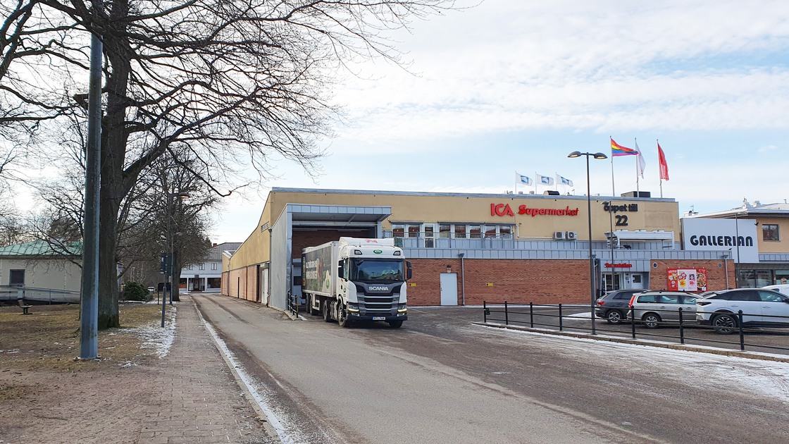 Den delen av Allén som går från Lilla Torget till Centrumgatan stängs av för genomfartstrafik den 1 augusti 2025.