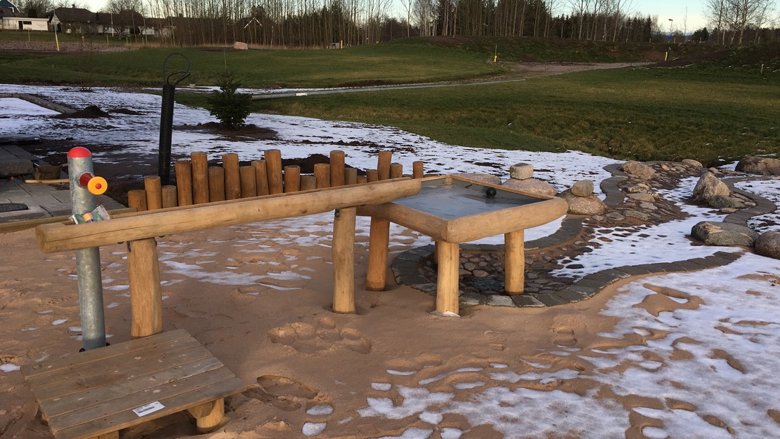 Anläggning av skolgården på Baggeboskolan i februari 2020.