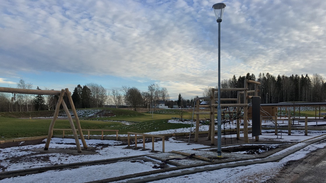 Anläggning av skolgården på Baggeboskolan i februari 2020.