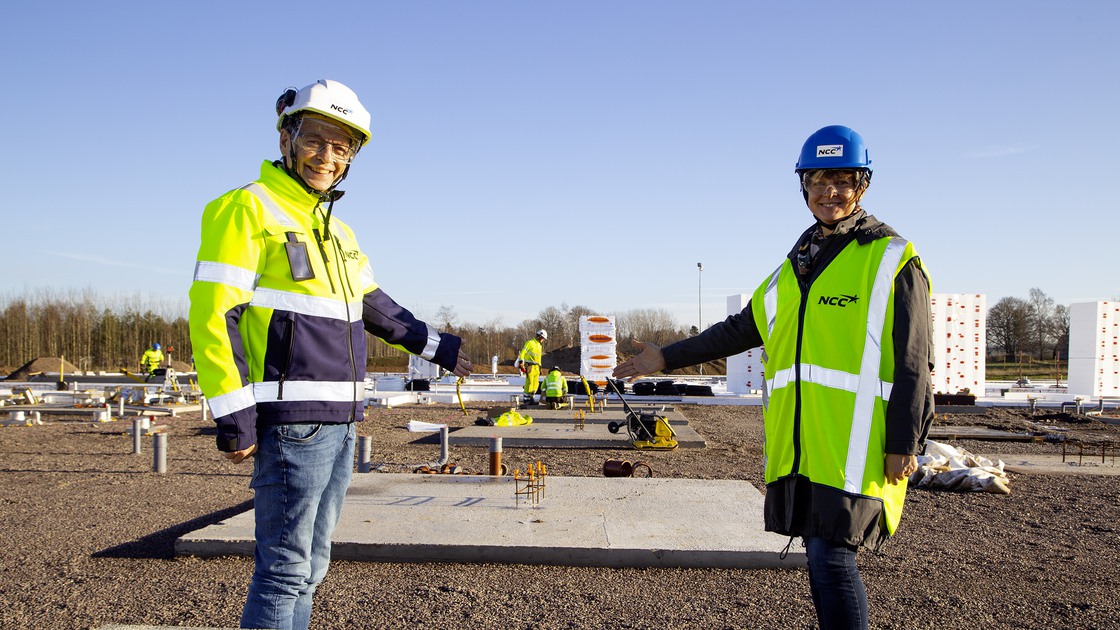NCC:s platschef och arkitekten Anette Wallin vid baggebobygget.