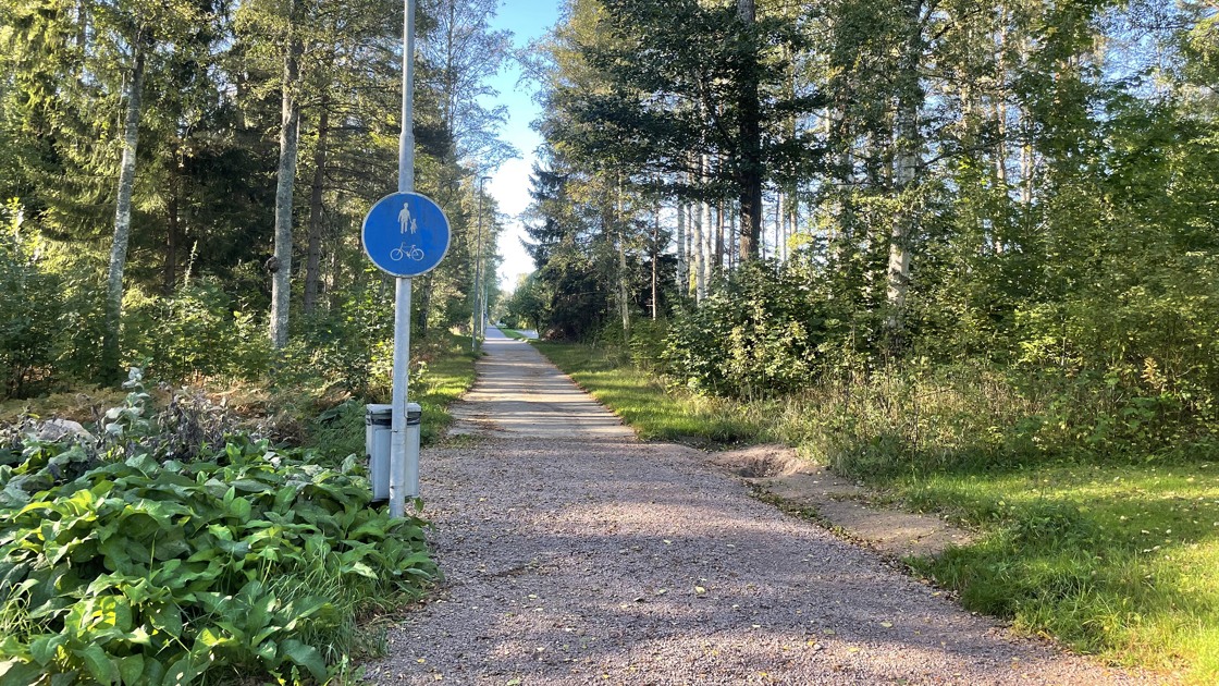 Den södra gång- och cykelvägen i Kvarnhagen.