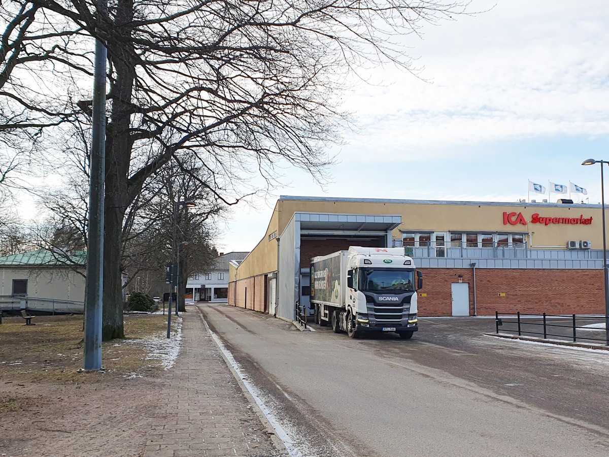 Den delen av Allén som går från Lilla Torget till Centrumgatan stängs av för genomfartstrafik den 1 augusti 2025.