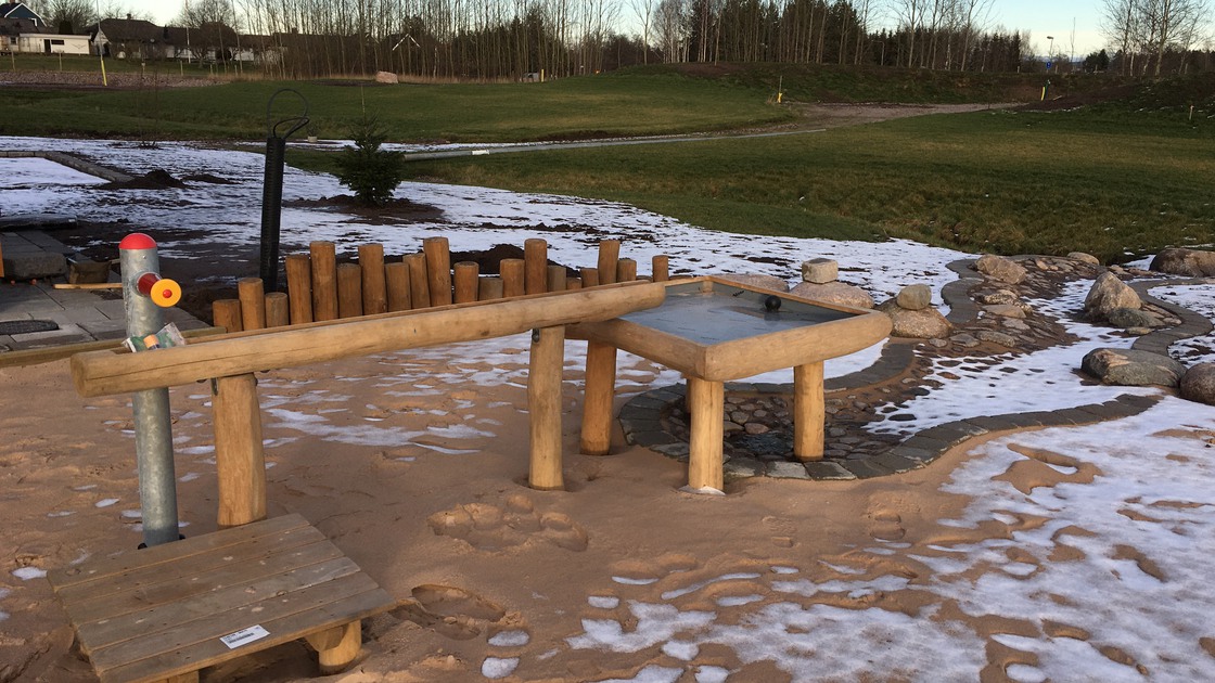 Anläggning av skolgården på Baggeboskolan i februari 2020.