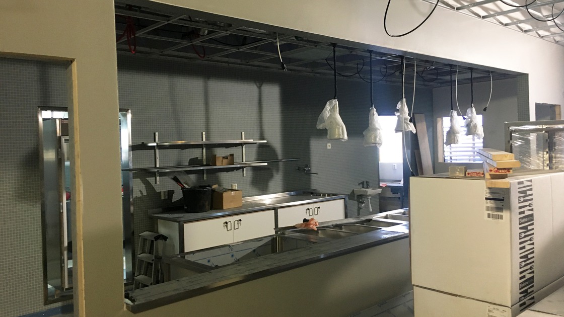 Montering av köket på Baggeboskolan.