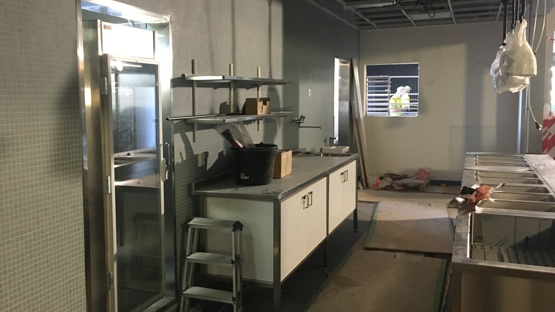 Montering av köket på Baggeboskolan.