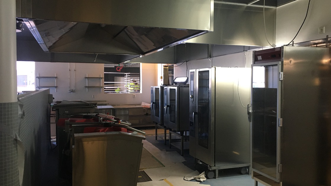 Montering av köket på Baggeboskolan.