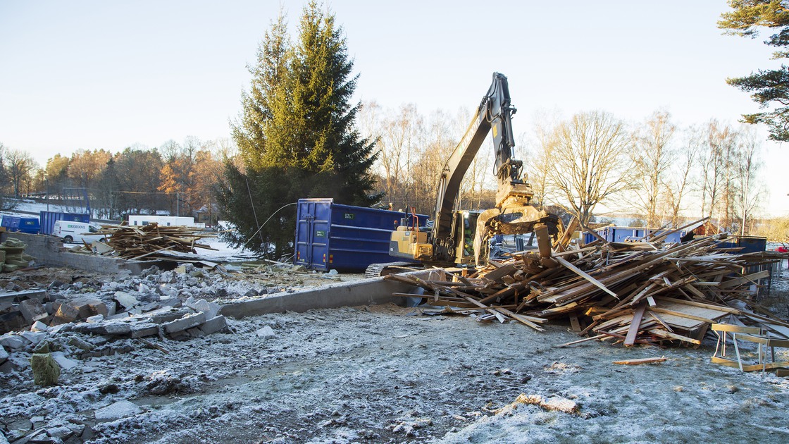 Rivning av Ransbergs skola den 30 november 2021.