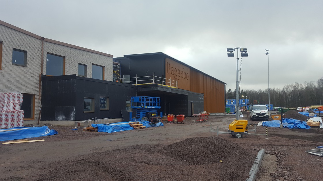 Baggeboskolans entré och idrottshall i december 2019.