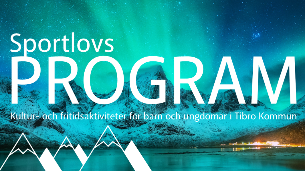 Norrsken över snöiga bergstoppar i bakgrunden. Längst ner syns ljuset från en stad. Bilden går i kalla, blågröna färger. Texten "Sportlovsprogram" i vitt i förgrunden.