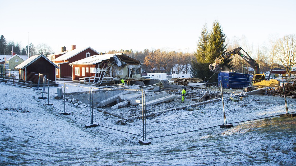 Rivning av Ransbergs skola den 30 november 2021.