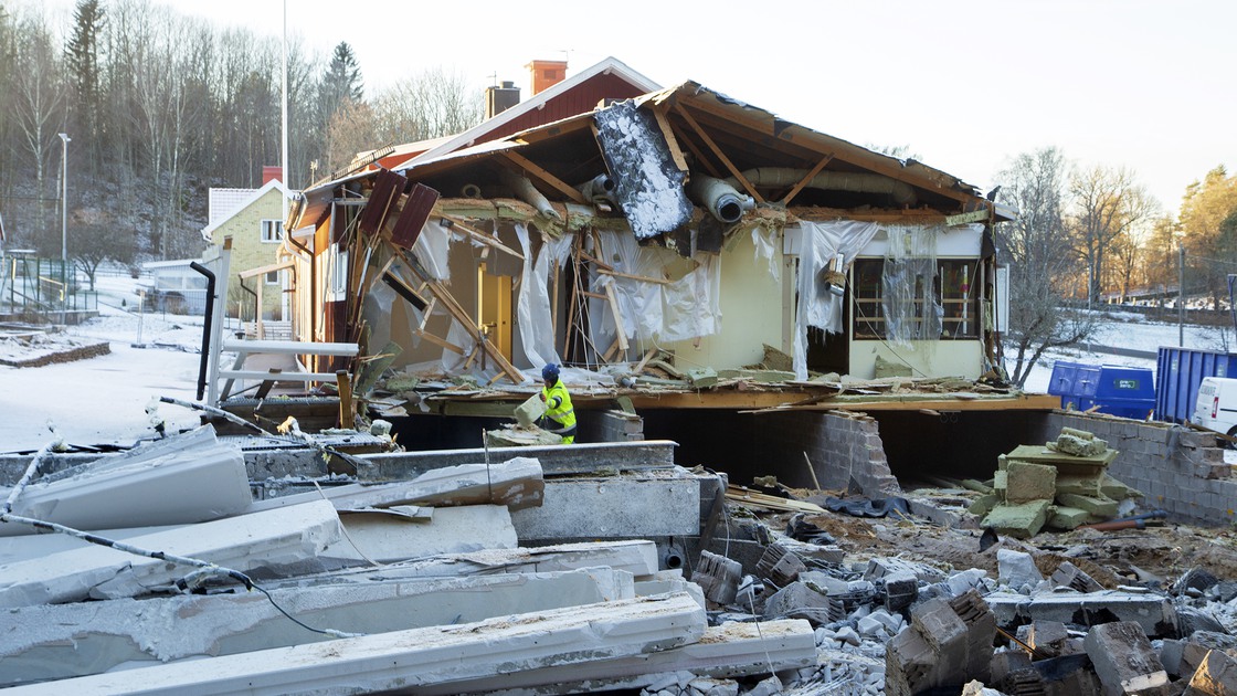 Rivning av Ransbergs skola den 30 november 2021.