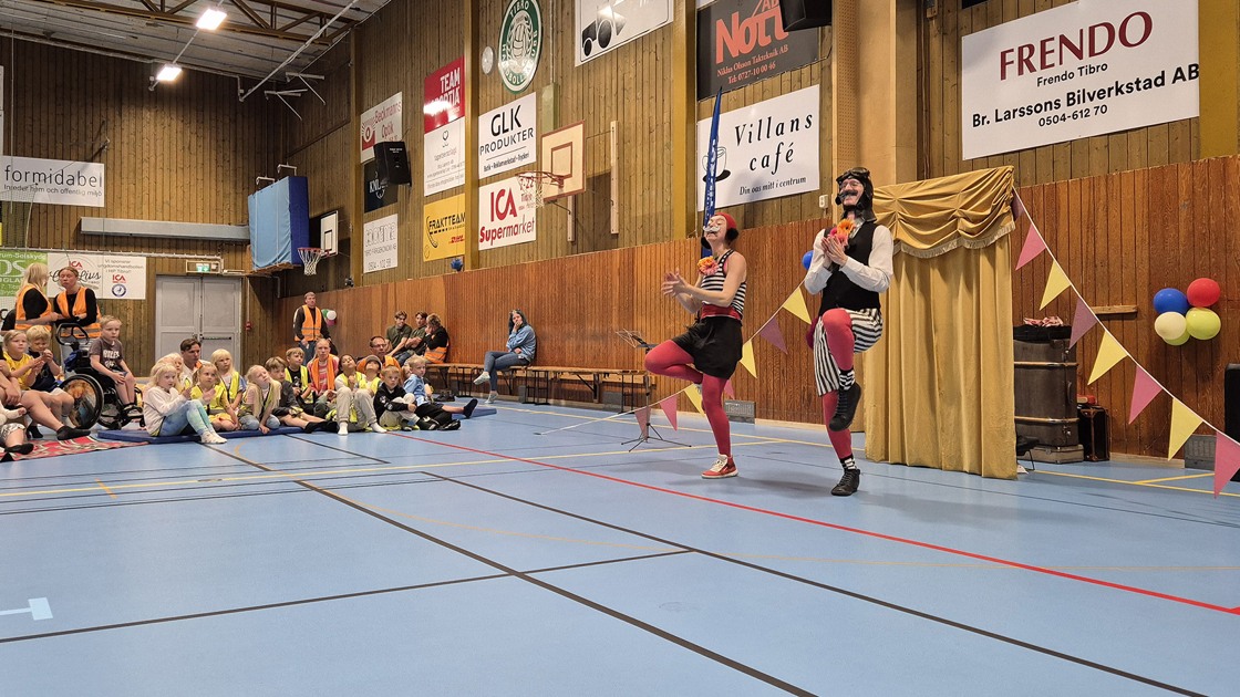 Cirkusdag i Tibro sporthall med Cirkus Trattofon 7 juli 2026.