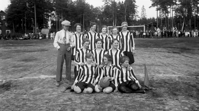 Damfotbollslag från Tibro 1927