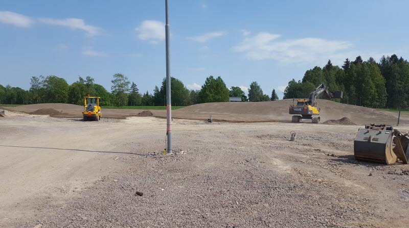 Anläggning av skolgården vid Baggeboskolan juni 2019.